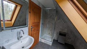 Badezimmer im OG mit Dusche